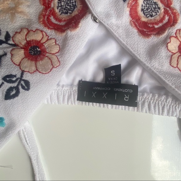 New Trixxi Women’s White Small Flower Embroidered Sleeveless Strap Romper - Picture 4 of 8